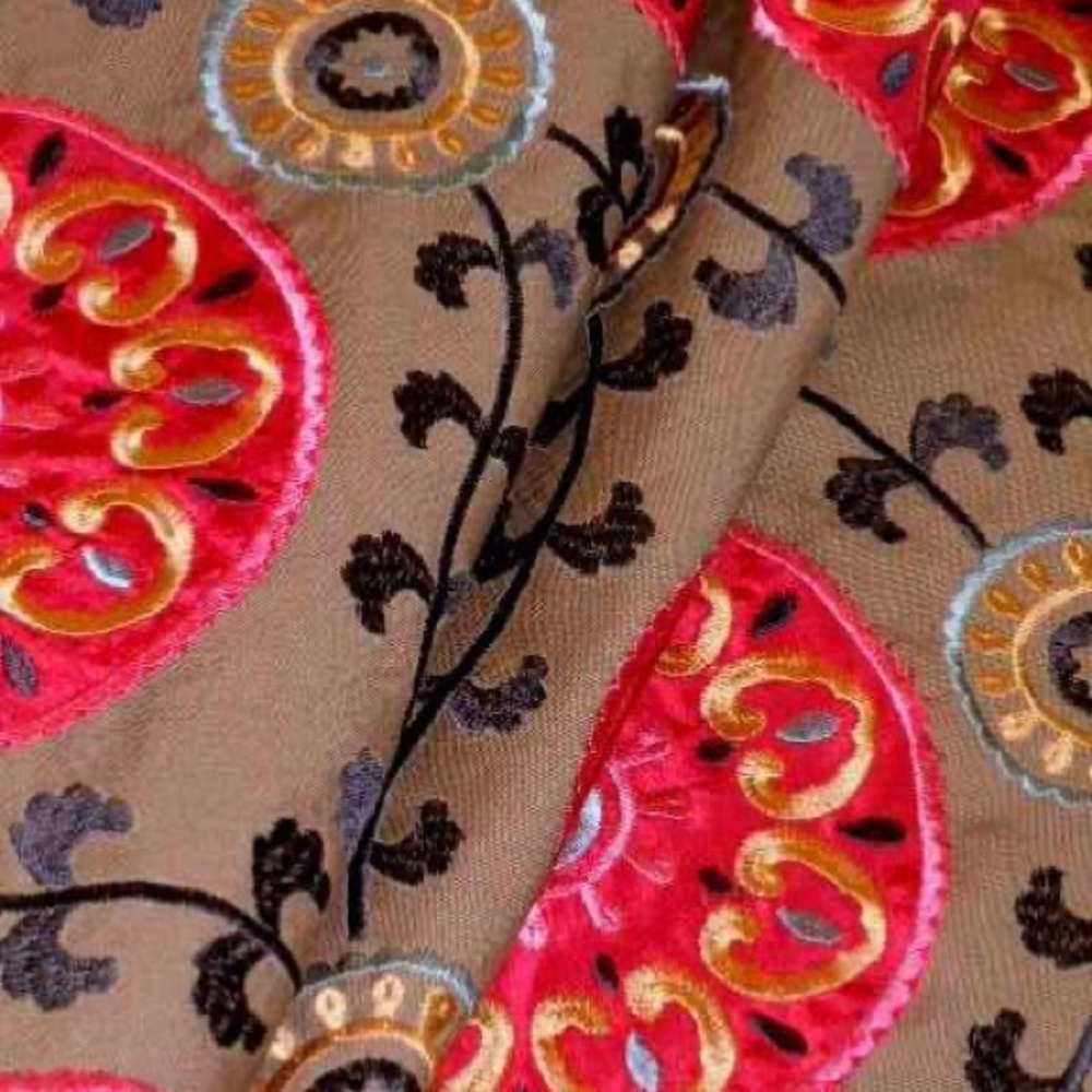 4.75 Yards Embroidered Fabric KARMANA in Fiesta - Picture 2 of 10